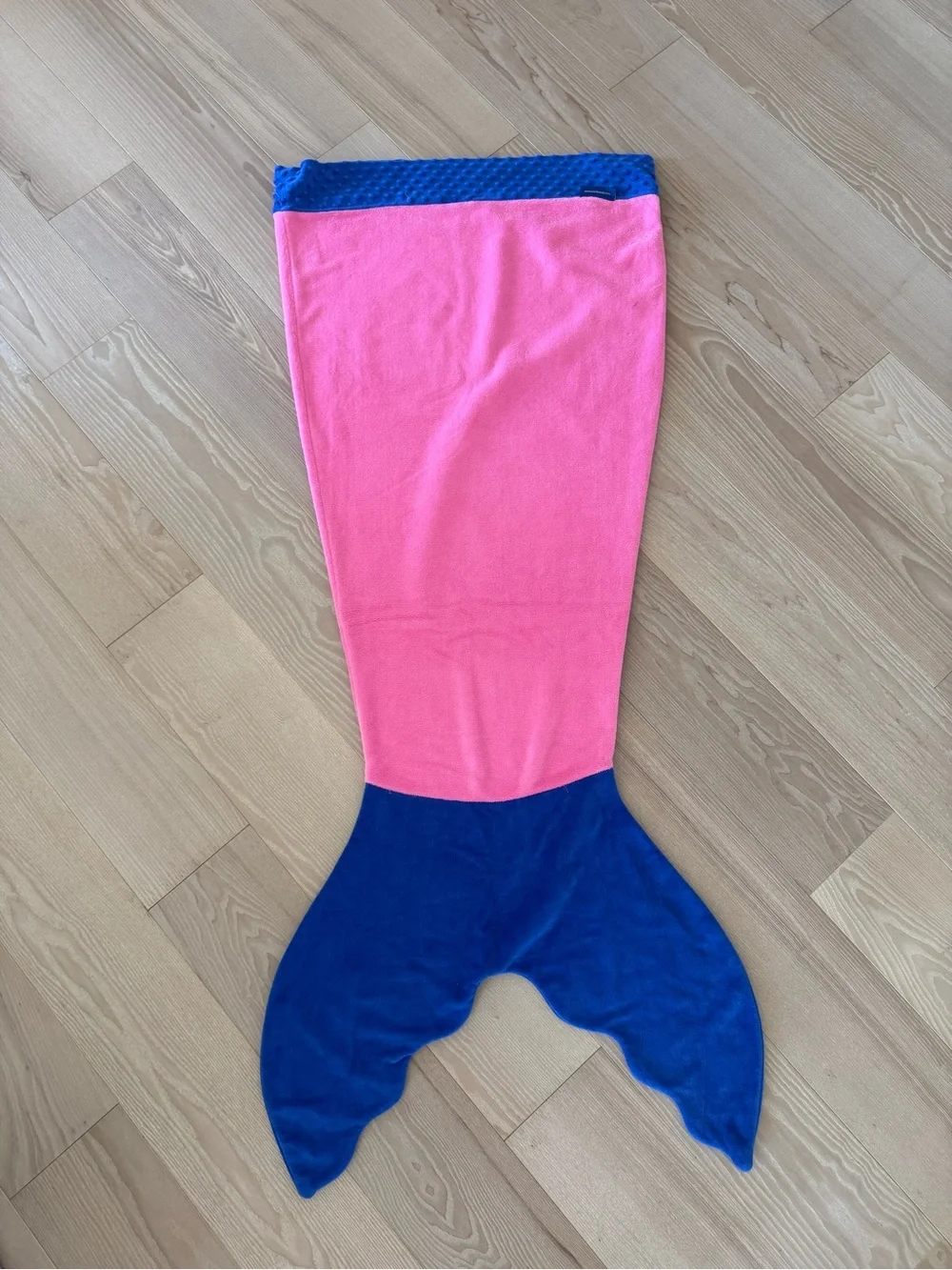 Blankie Tails Mermaid Tail Throw Blanket - Pink and blue